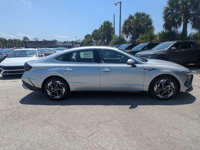 New 2026 Silver Hyundai SEL Sport image 2