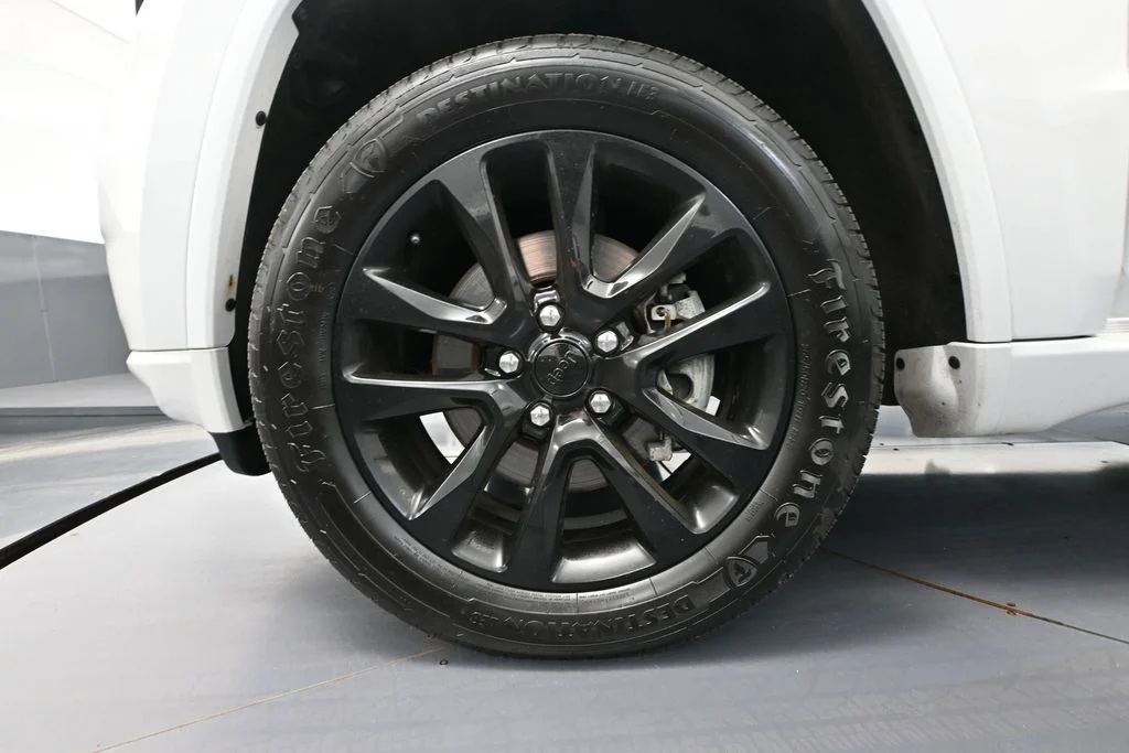Used 2021 White Jeep Laredo X image 20