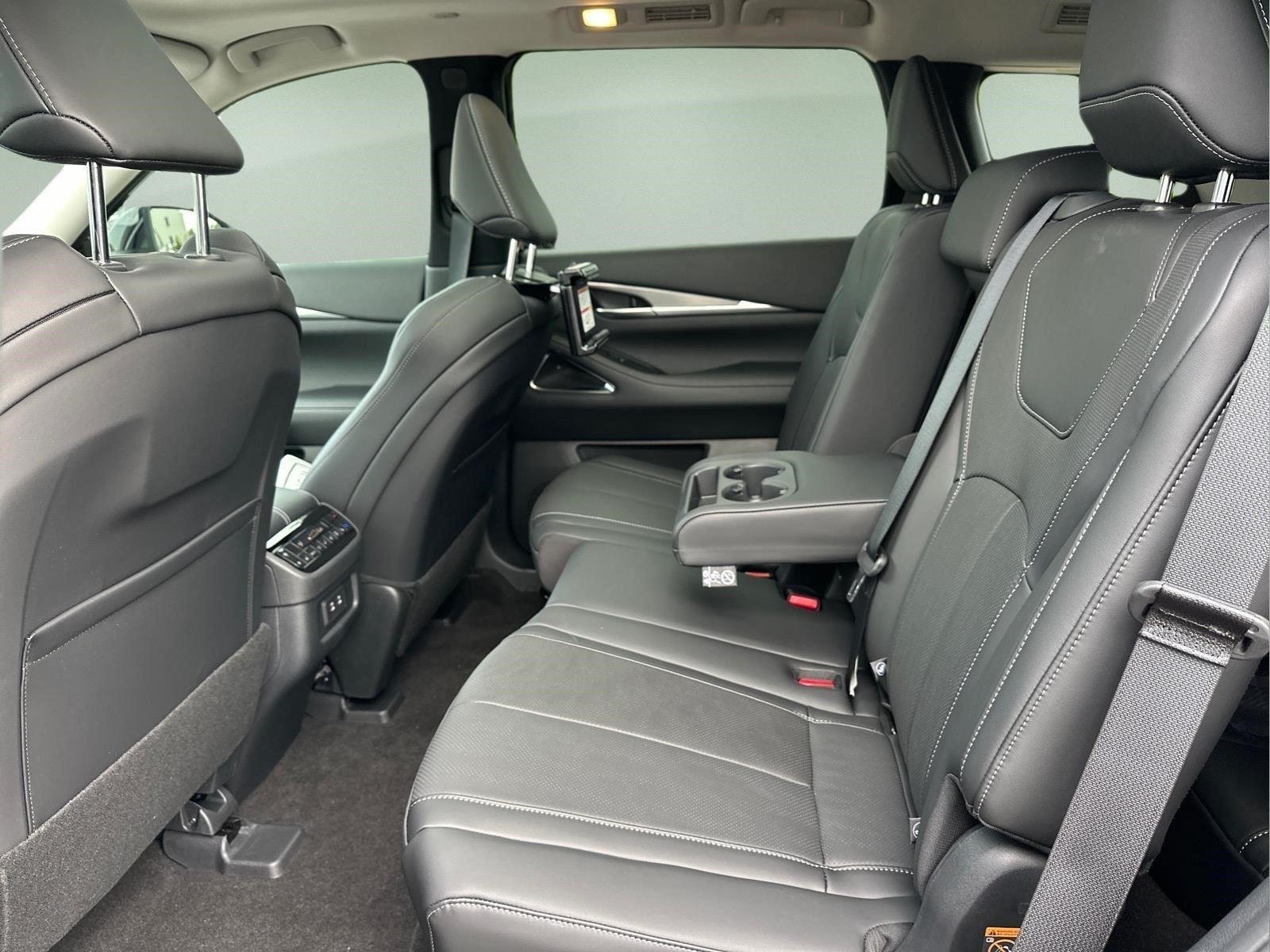 New 2027 MINERAL BLACK INFINITI Luxe FWD image 16