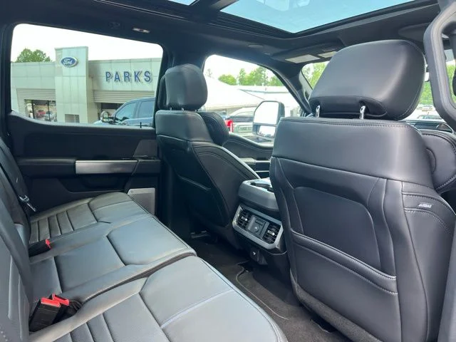 2025 Ford F-250 Super Duty Platinum - Photo 13