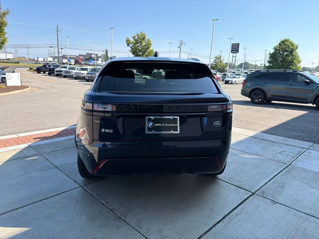 Used 2023 Blue Land Rover R-Dynamic S image 5