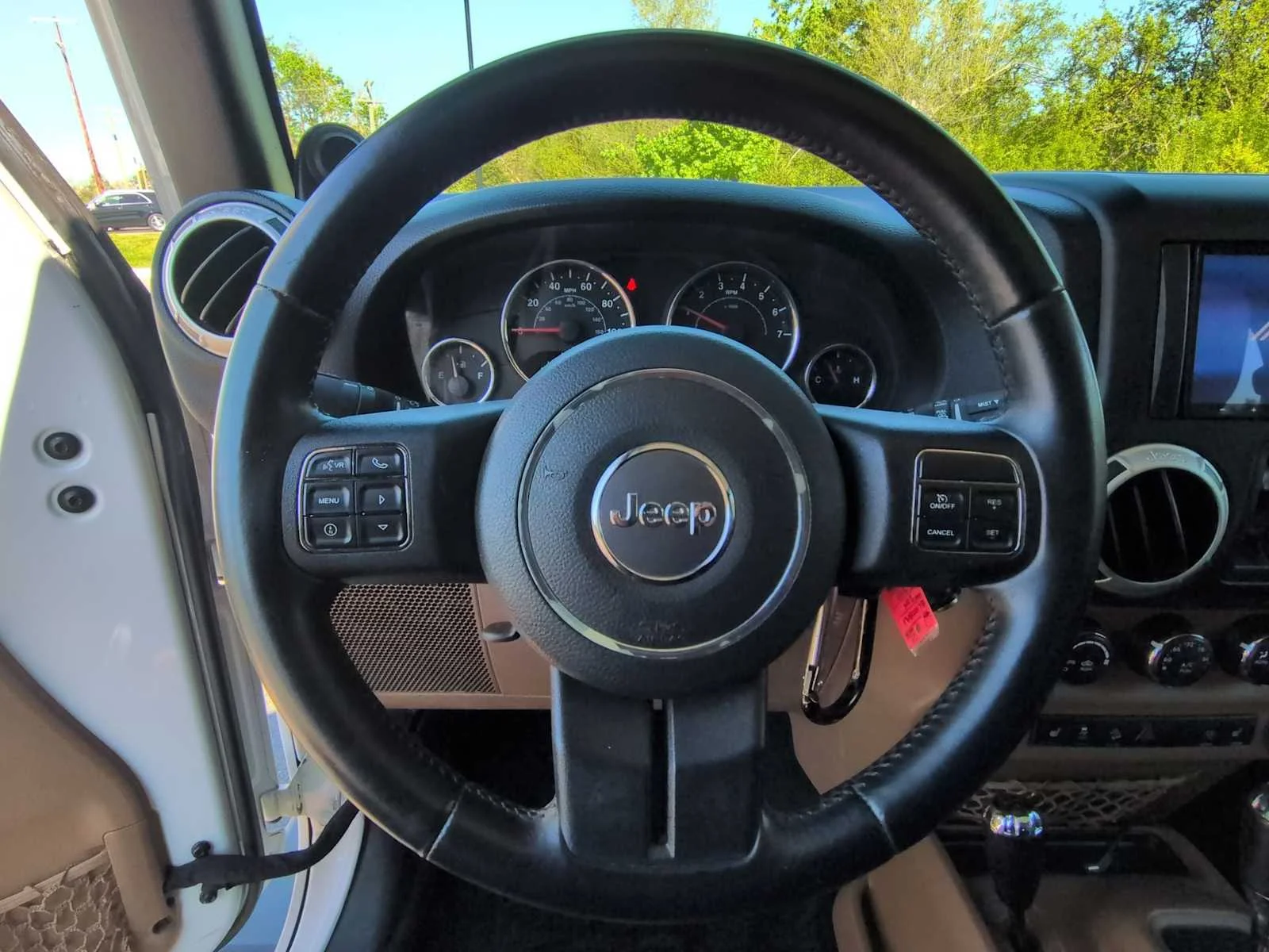 Used 2014 Bright White Clearcoat Jeep Sahara image 20