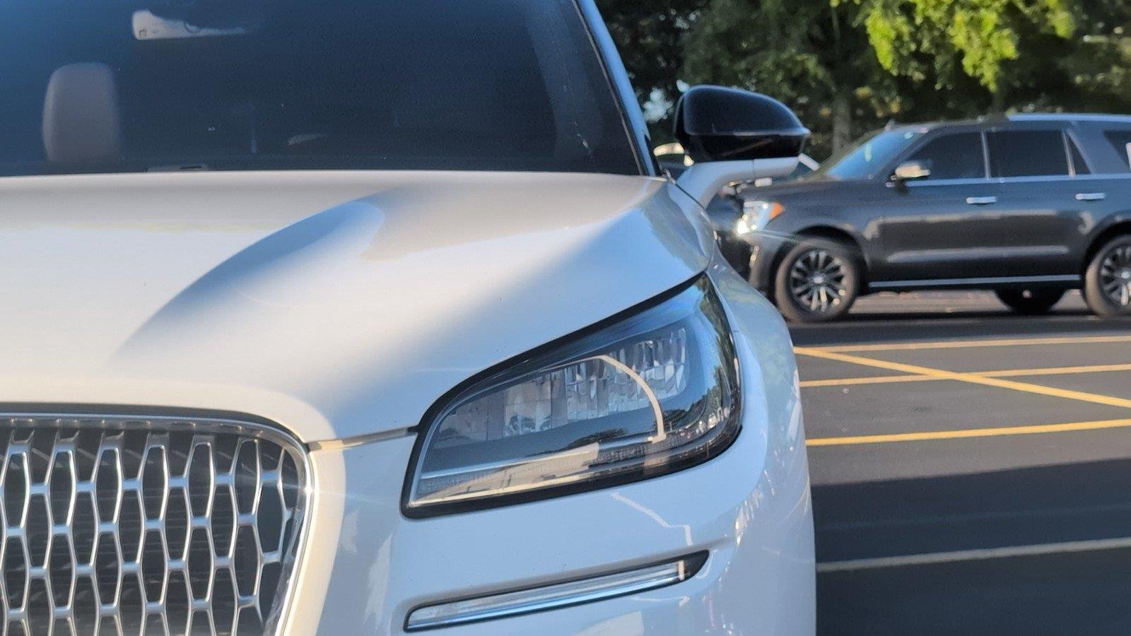 Used 2022 Pristine White Metallic Tri-Coat Lincoln Reserve image 12