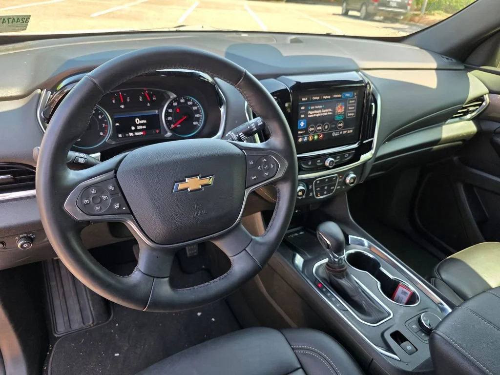 Used 2023 Iridescent Pearl Tricoat Chevrolet LT Leather image 16