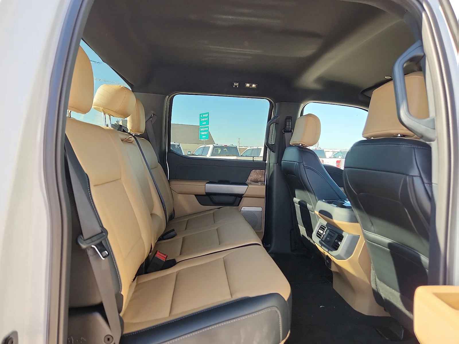 New 2026 Oxford White Ford Lariat image 19