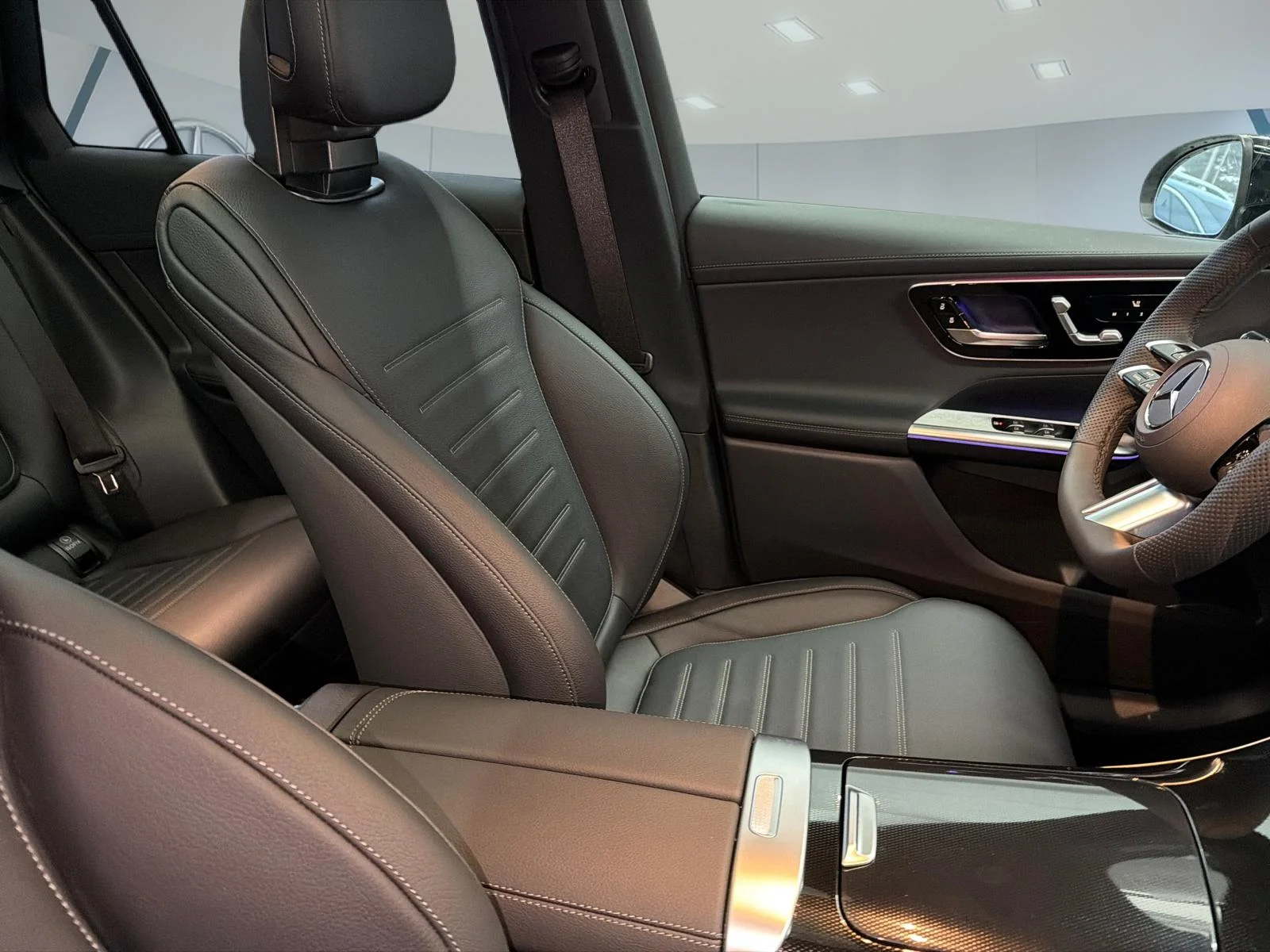 New 2026 White Mercedes-Benz 300 4matic Suv image 32