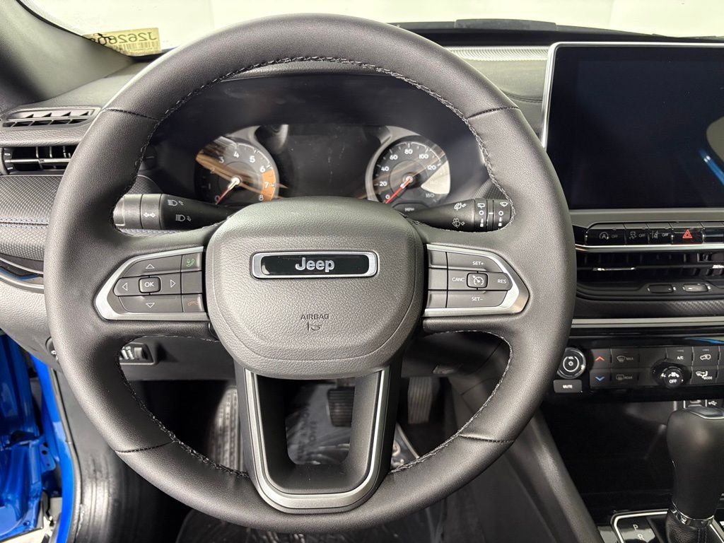 New 2026 Hydro Blue Pearlcoat Jeep Latitude image 19