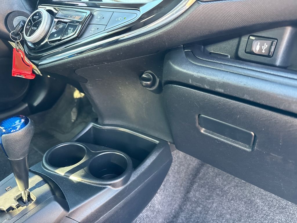 Used 2018  Toyota One image 16