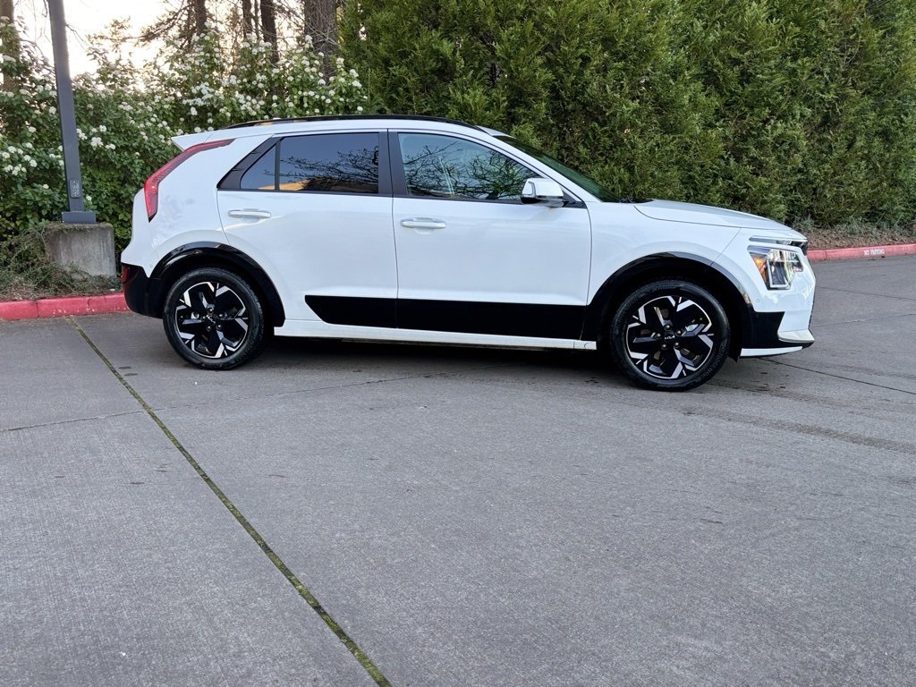 Used 2023 Kia Niro Wave with VIN KNDCT3L15P5030991 for sale in Gladstone, OR