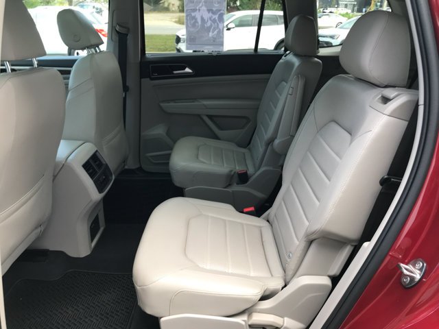 Used 2019 Fortana Red Metallic Volkswagen 3.6L V6 SEL Premium image 30