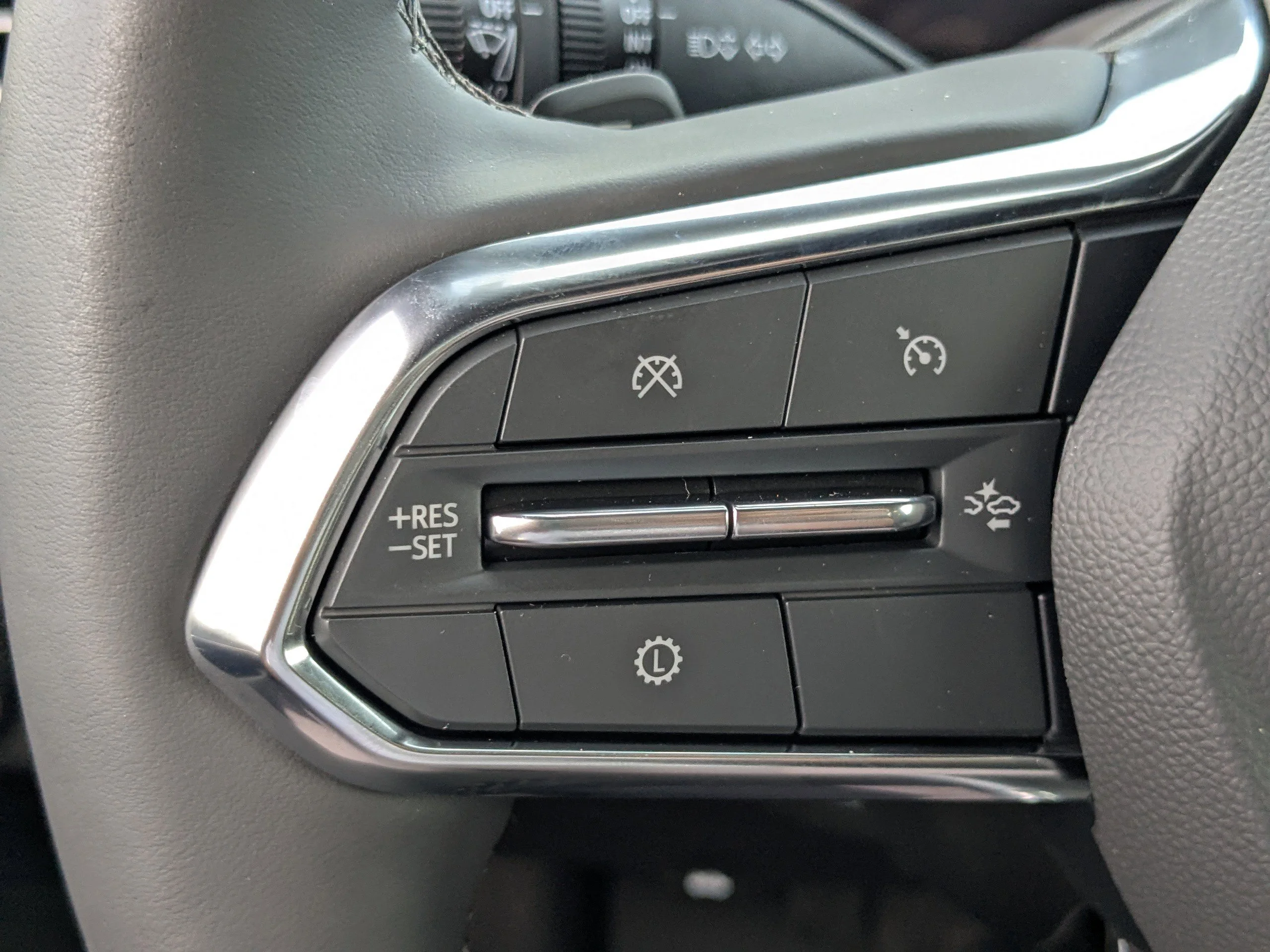 New 2025 Summit White Chevrolet LT image 23
