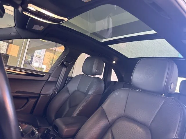 2022 Porsche Macan Base - Photo 21