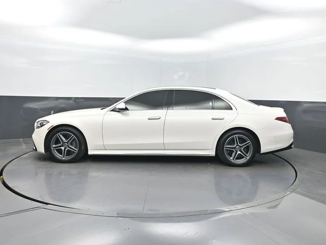 Used 2022 White Mercedes-Benz S 580 image 2