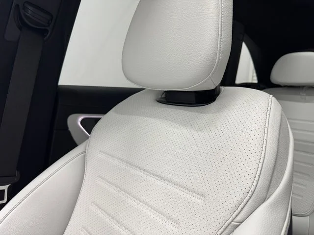 New 2026 MANUFAKTUR Moonlight Whit Mercedes-Benz GLC 300 image 40