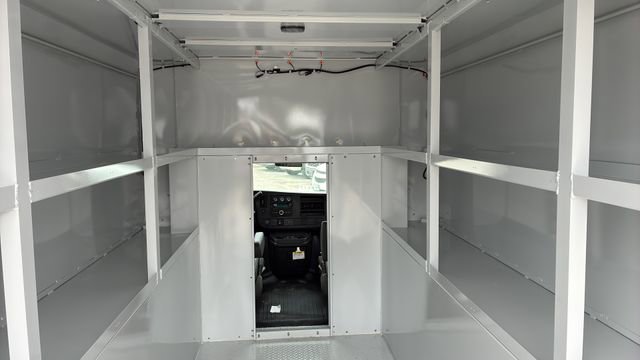New 2025 Summit White Chevrolet 1WT image 16