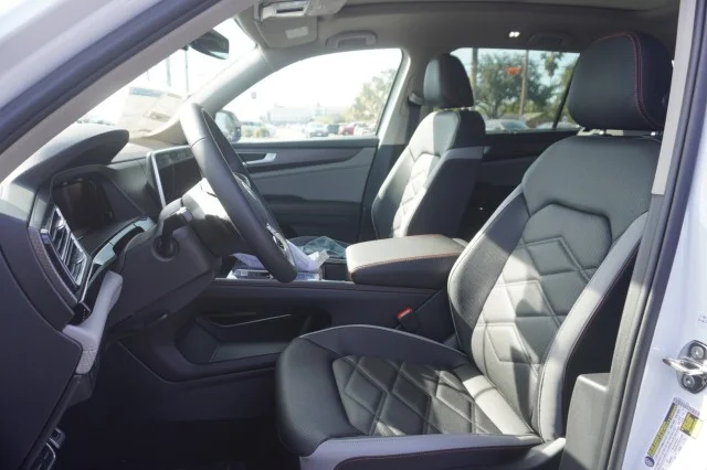 New 2026 Opal White Pearl Volkswagen 2.0T Peak Edition image 17