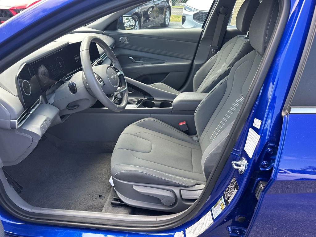 Used 2025 Blue Hyundai SEL Convenience image 9