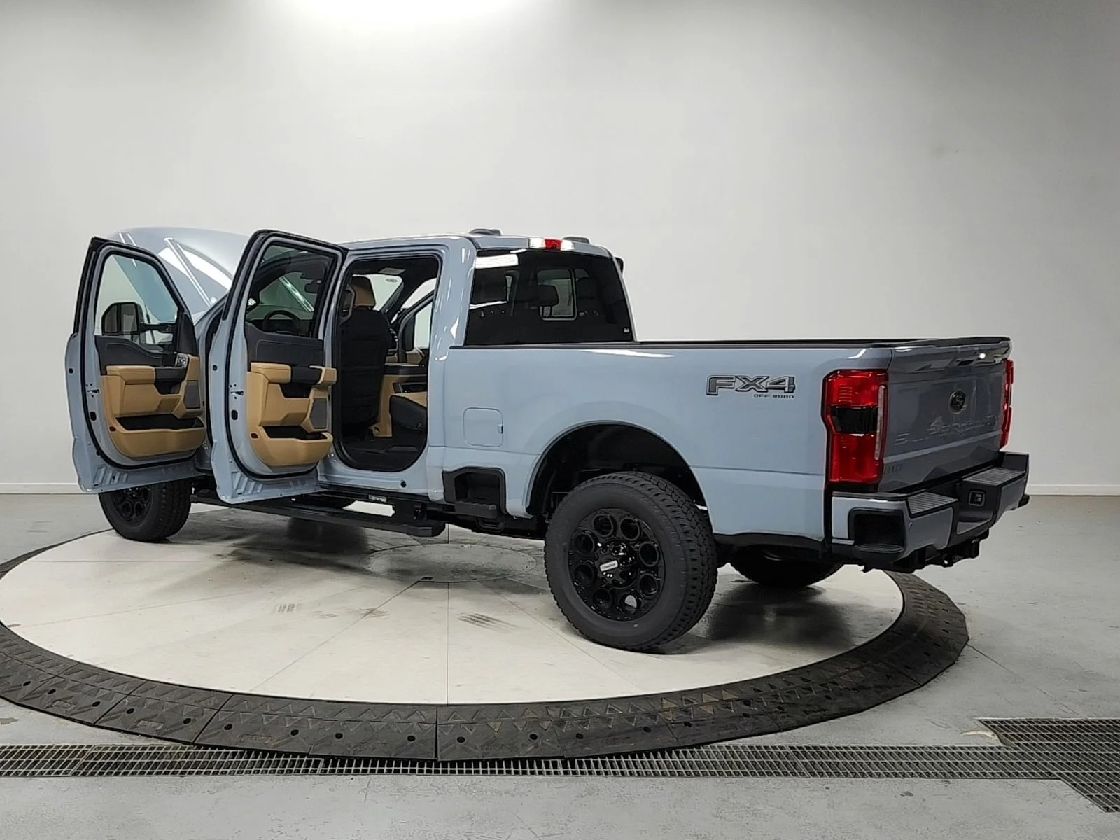 New 2026 Glacier Gray Metallic Tri-Coat Ford F-250® Lariat® image 13
