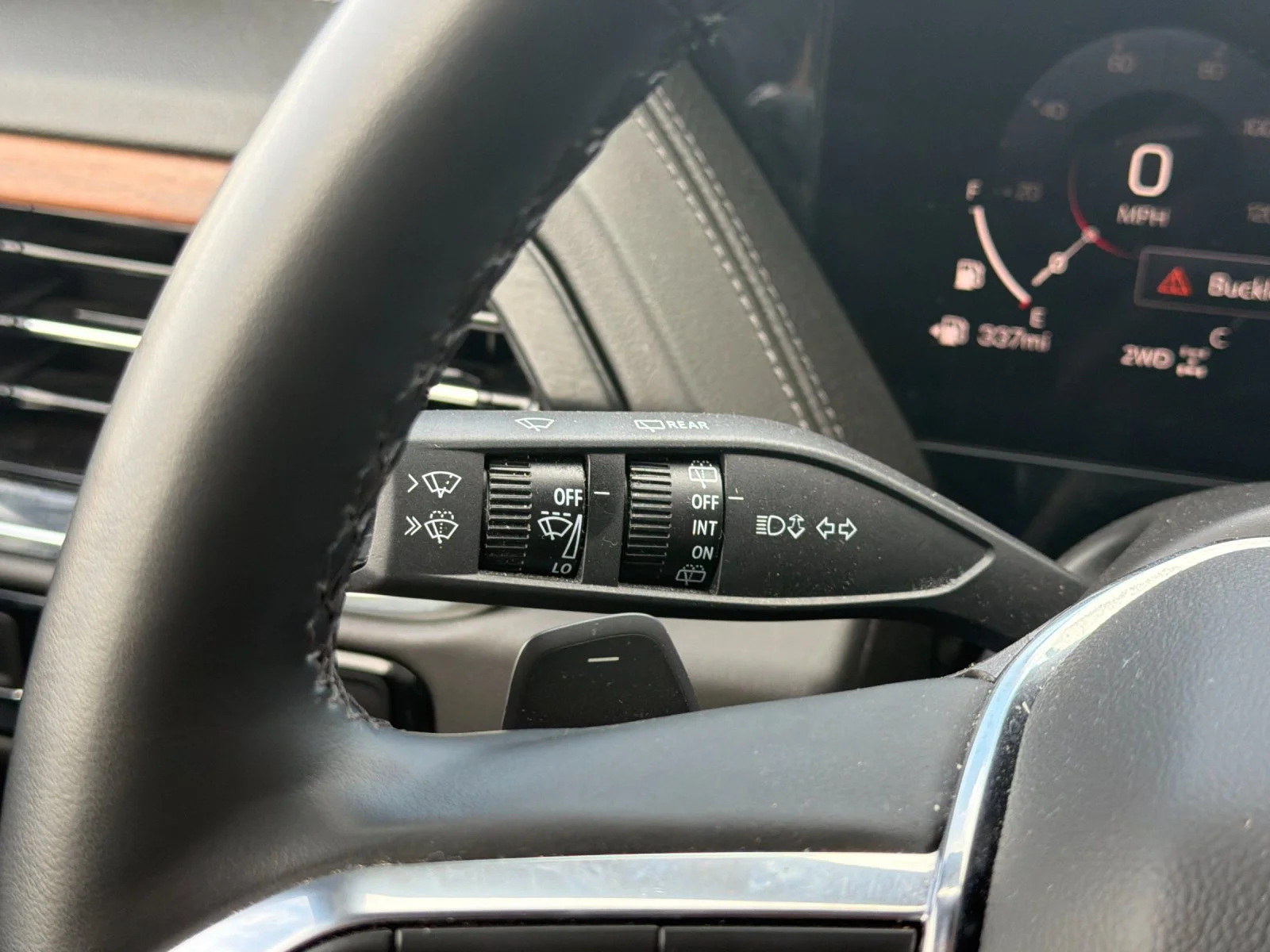 Used 2025 Sterling Metallic GMC Denali image 29