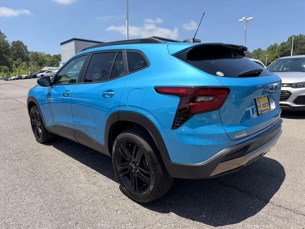 Used 2025 Blue Chevrolet ACTIV image 5