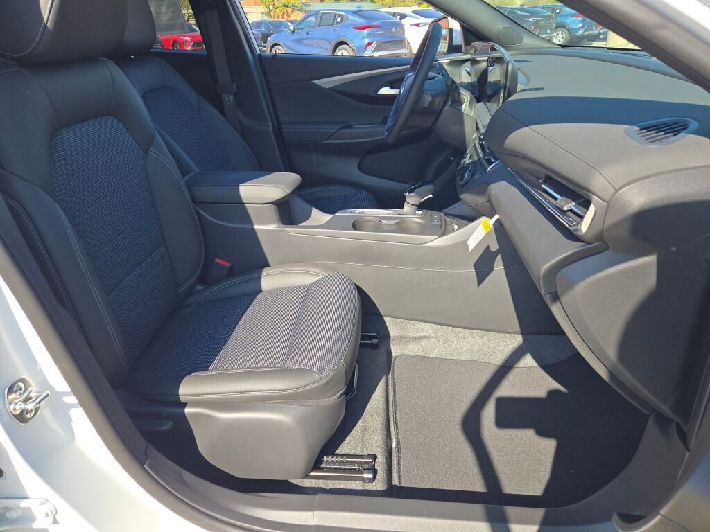 New 2026 Summit White Buick Preferred image 7