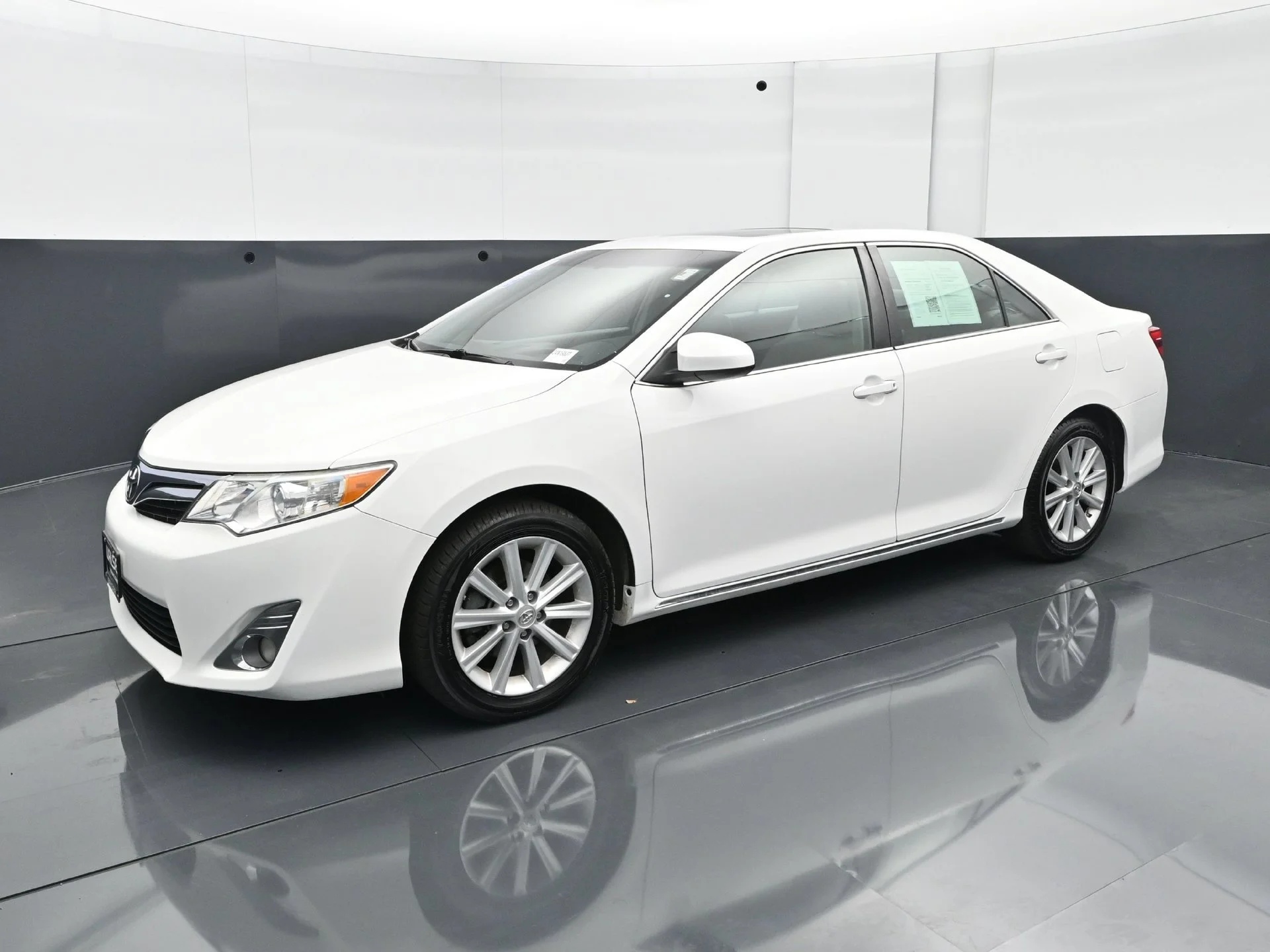 Used 2013 Toyota Camry XLE with VIN 4T1BK1FK2DU534161 for sale in Wayzata, Minnesota