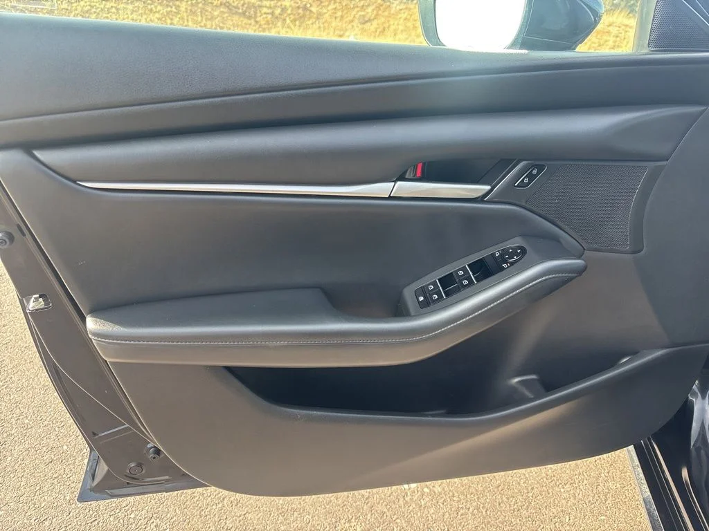 Used 2021 Black Mazda Select image 10