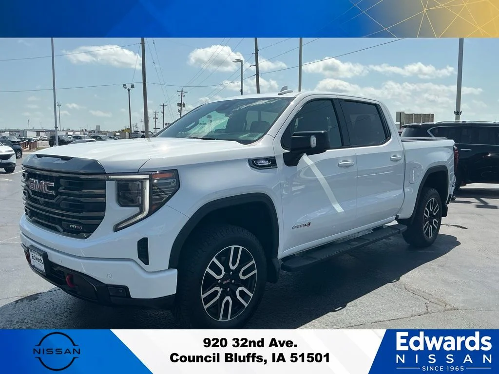 Used 2023 White GMC AT4 image 5