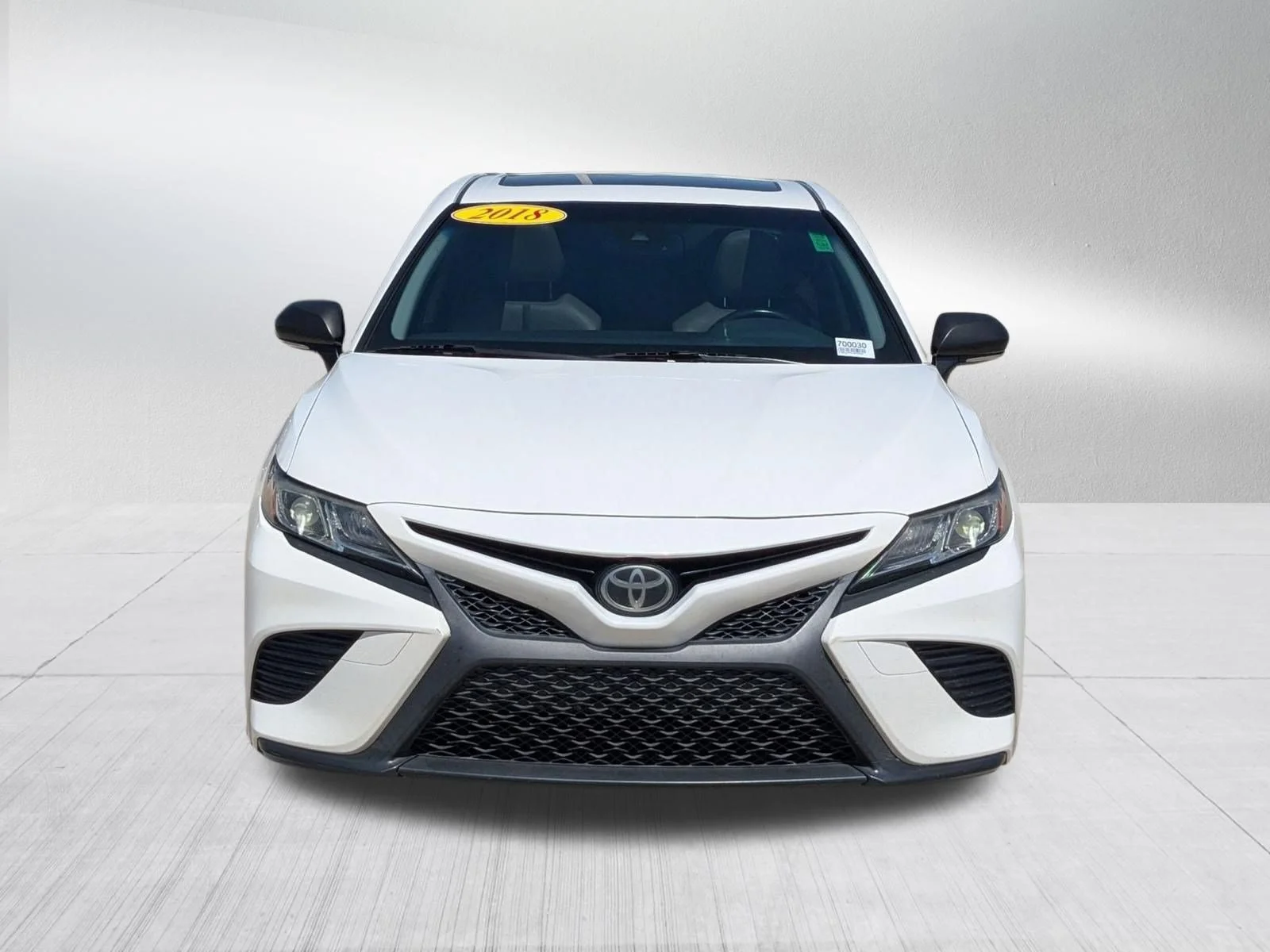 Used 2018 Super White Toyota SE image 8