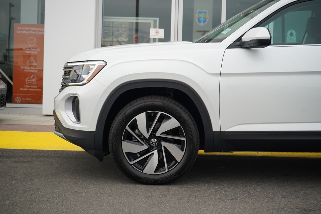 New 2026 Opal White Pearl Volkswagen SE w/Technology image 2