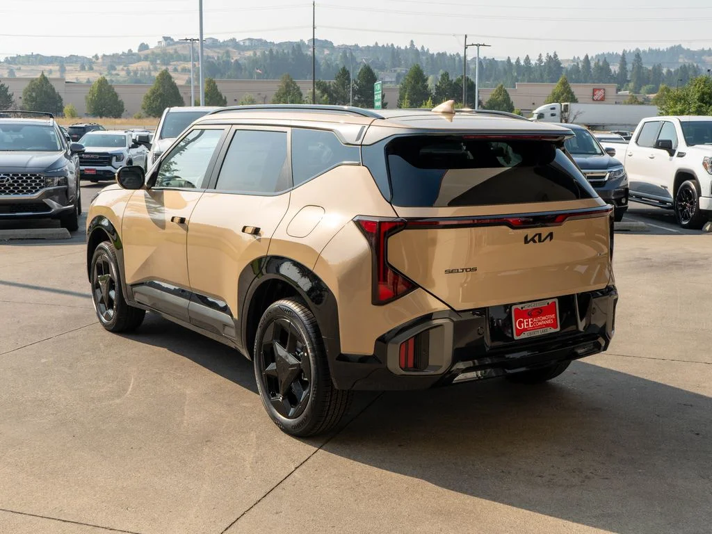 New 2027 Brown Kia X-Line S image 5