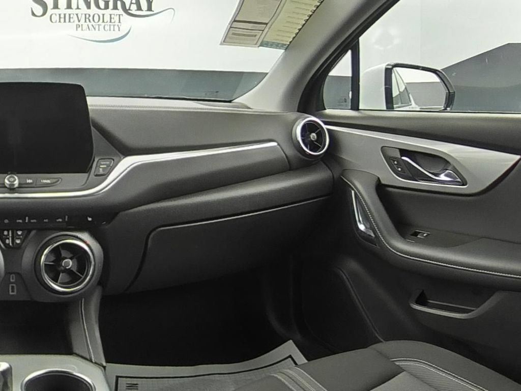 Used 2025 Summit White Chevrolet 2LT image 18