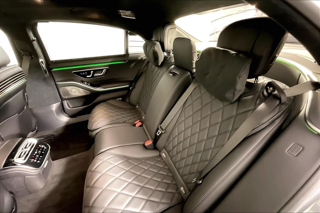 New 2026 Selenite Grey Metallic Mercedes-Benz S 580 image 10