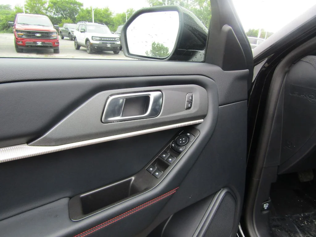 New 2027 Agate Black Metallic Ford ST-Line image 24