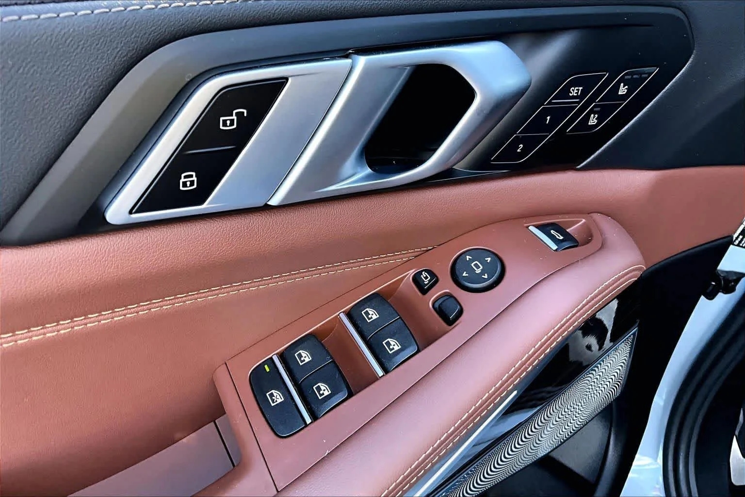 Used 2025 Brooklyn Grey Metallic BMW M60i image 32