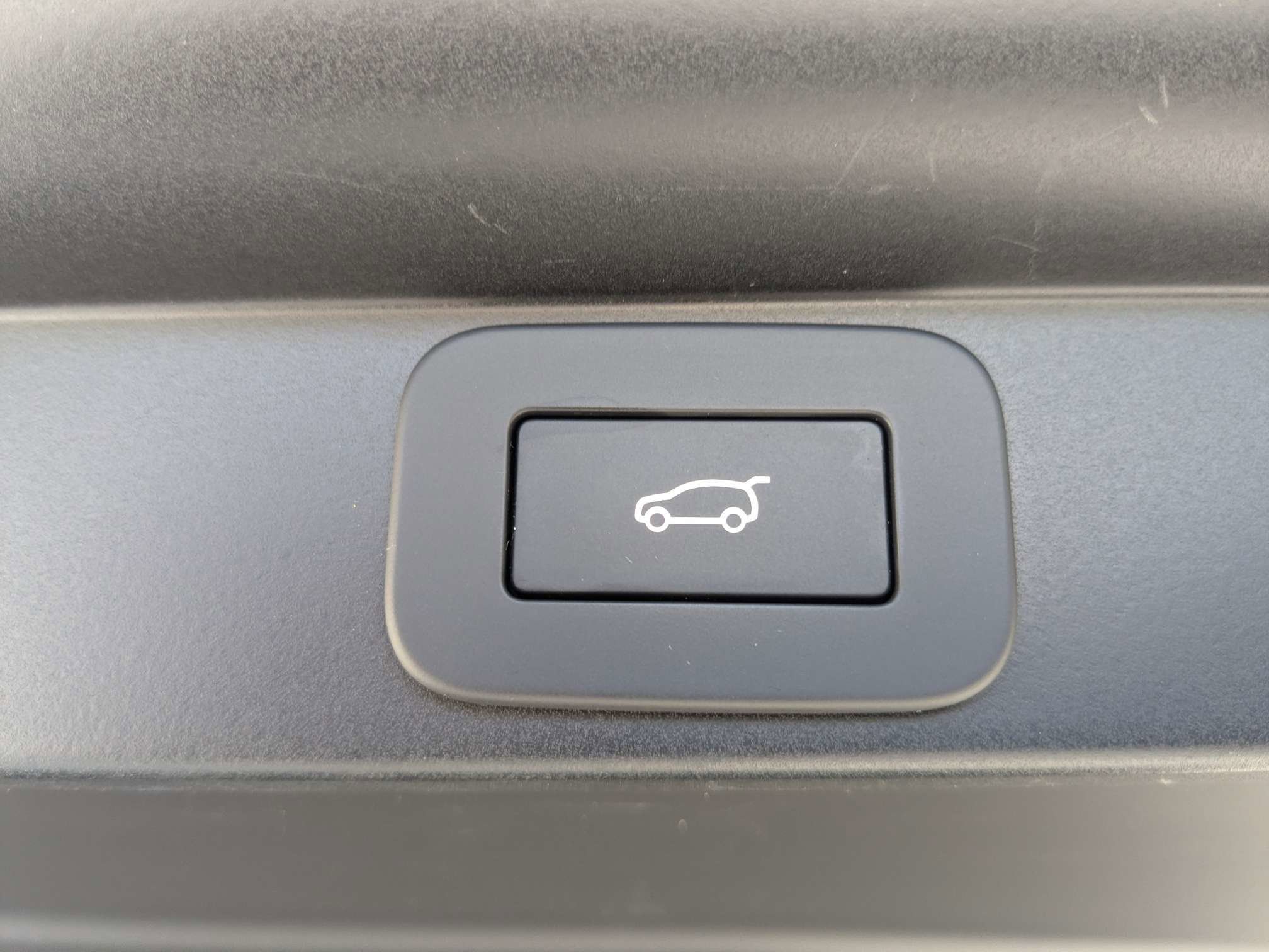 Used 2025 Santorini Black Metallic Land Rover SE image 14