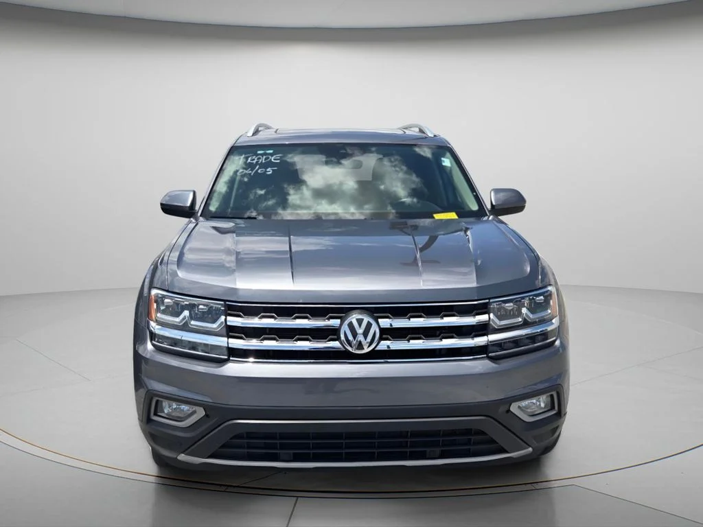 Used 2018 Gray Volkswagen SEL image 3