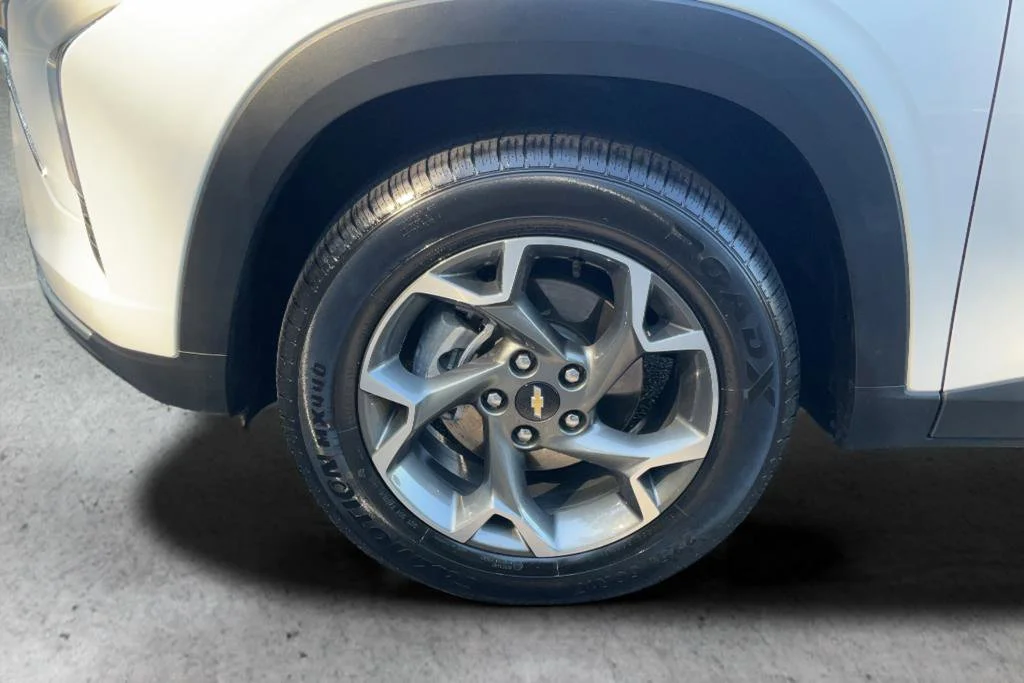 2025 Chevrolet Trax LT - Photo 24