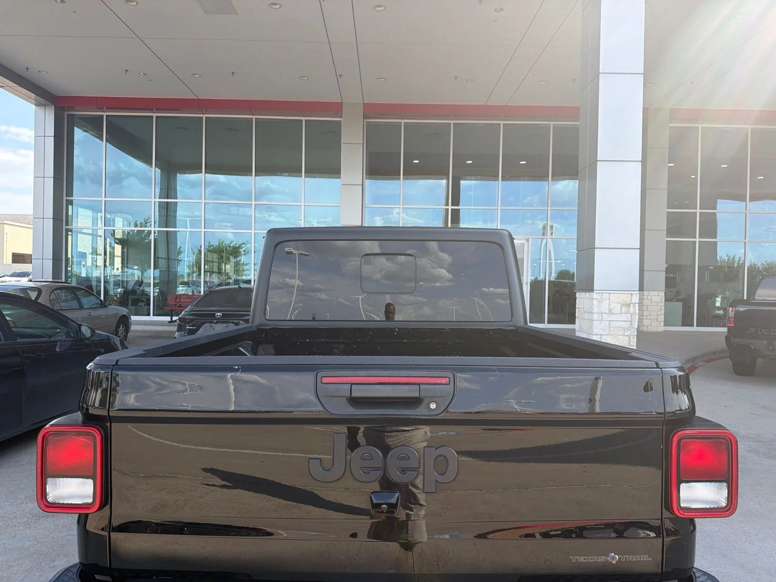 Used 2022 Black Jeep Sport image 15