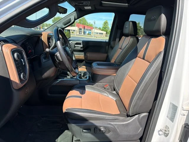 Used 2019 IRIDESCENT PEARL TRICOAT Chevrolet High Country image 16