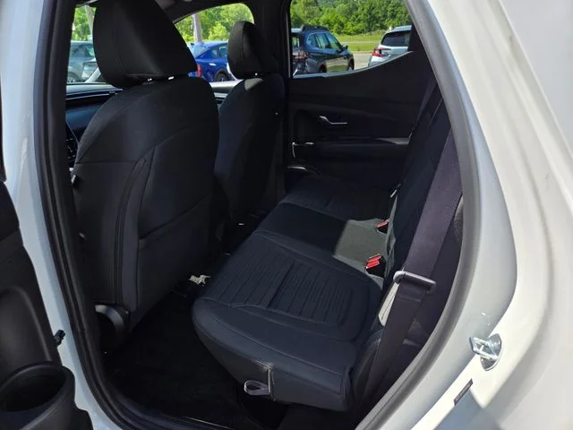 Used 2024 White Hyundai SEL image 13