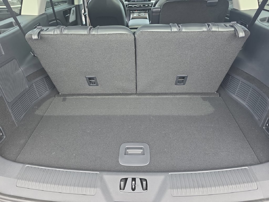 Used 2025 Gray Lincoln Reserve image 31