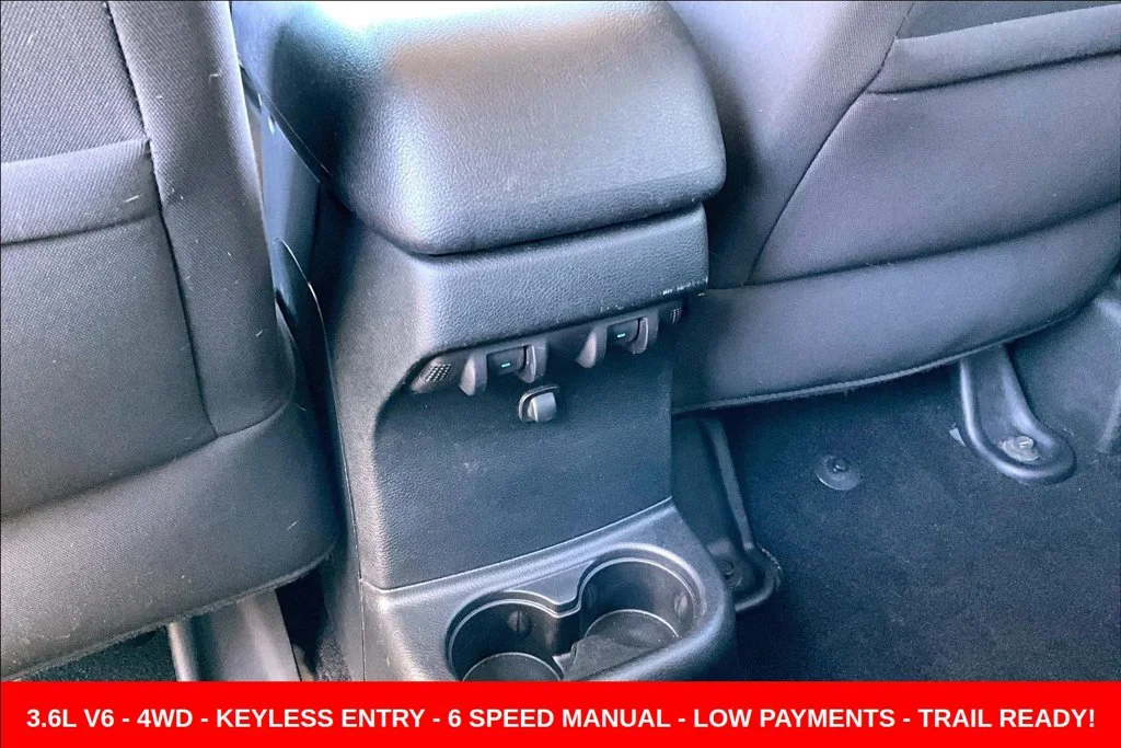Used 2017 Silver Jeep Unlimited Sport image 10