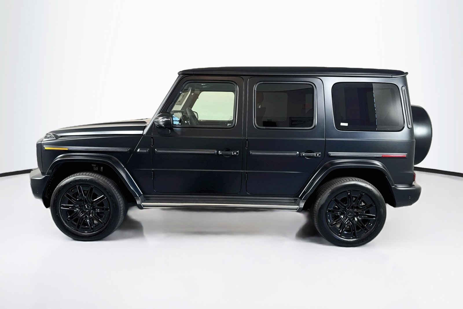 New 2027 MANUFAKTUR Night Black Magno Mercedes-Benz G 580e image 8