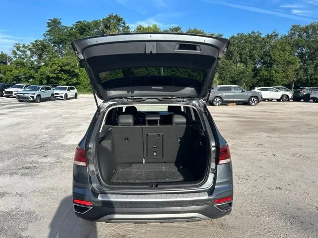 Used 2022 Gray Volkswagen SE image 7