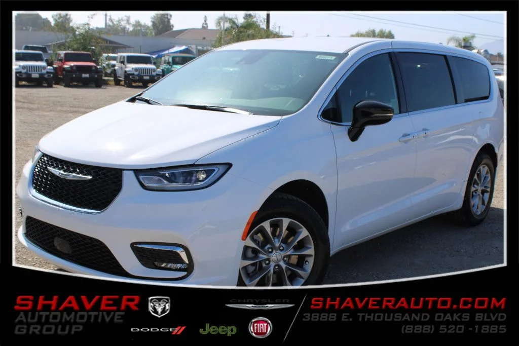 2026 Chrysler Pacifica Select AWD's photo