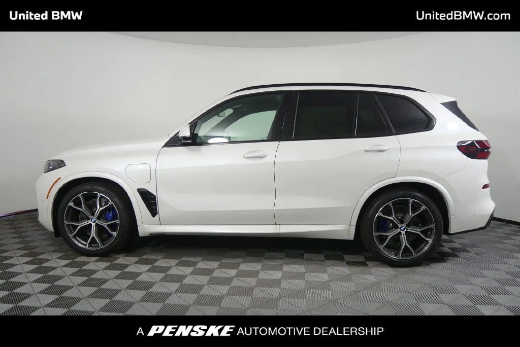 New 2026 White Metallic BMW xDrive50e image 7
