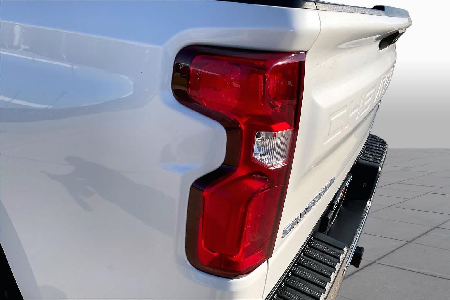 Used 2022 Iridescent Pearl Tricoat Chevrolet LTZ image 28