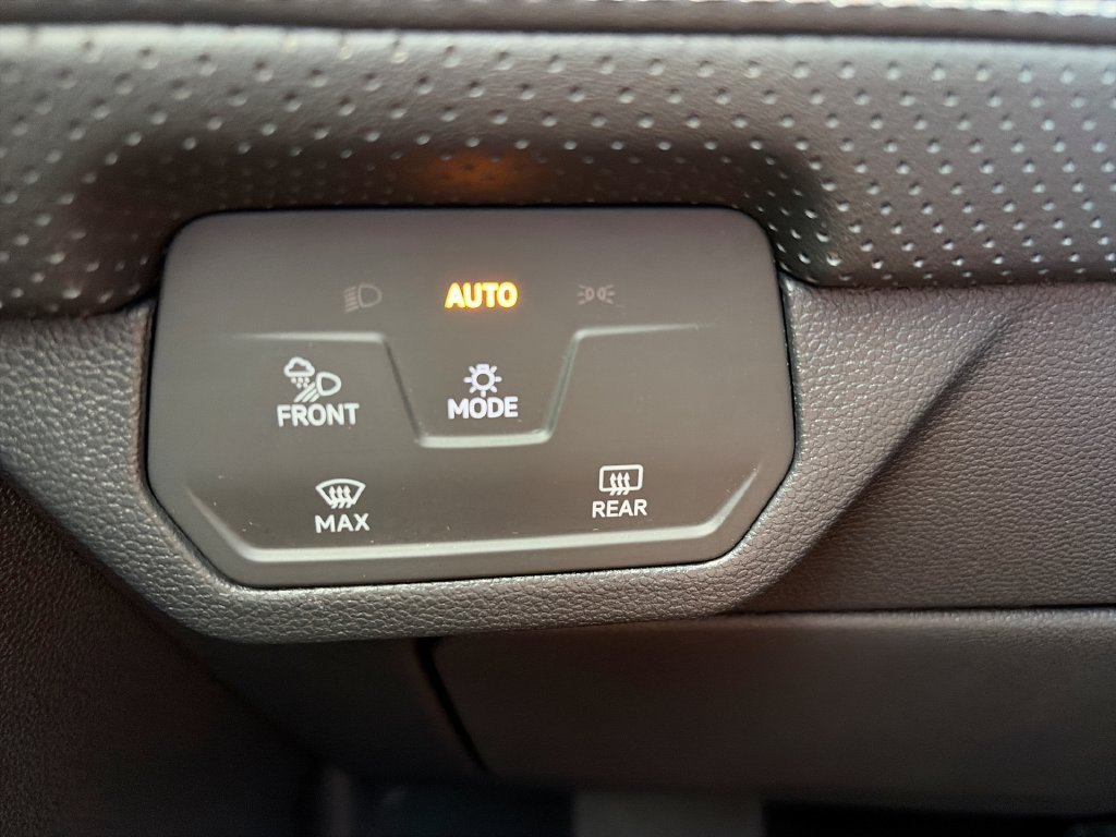 2024 Volkswagen Atlas SE w/Tech - Photo 18