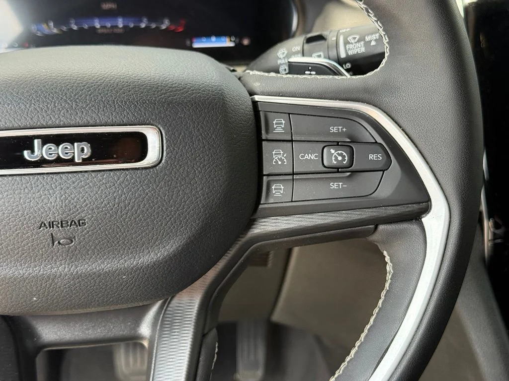 Used 2023 Silver Jeep Altitude X image 16